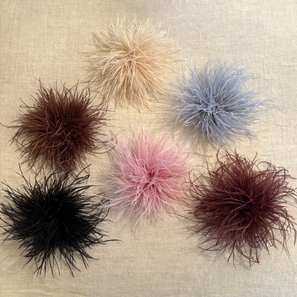 Fabulous Feather Brooches- several colors Black, Pink, Brown, Cream, Blue/Grey - Picture 2 of 8